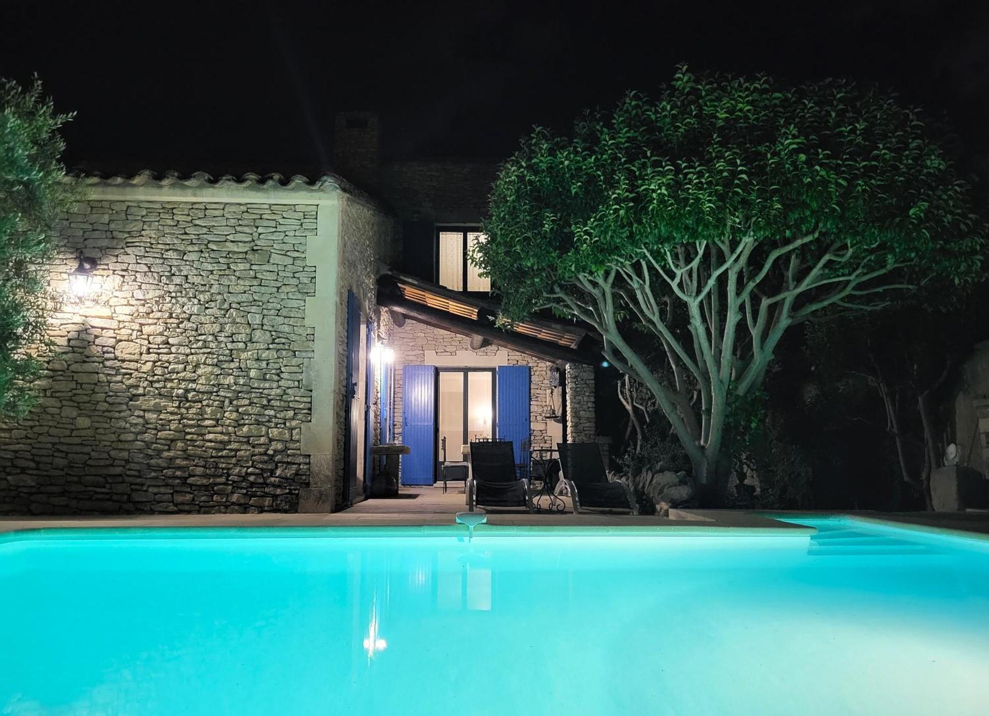 La Massette du Cheval Blanc Villa de caractère en pierre sèche LʼIsle-sur-la-Sorgue Esterno foto