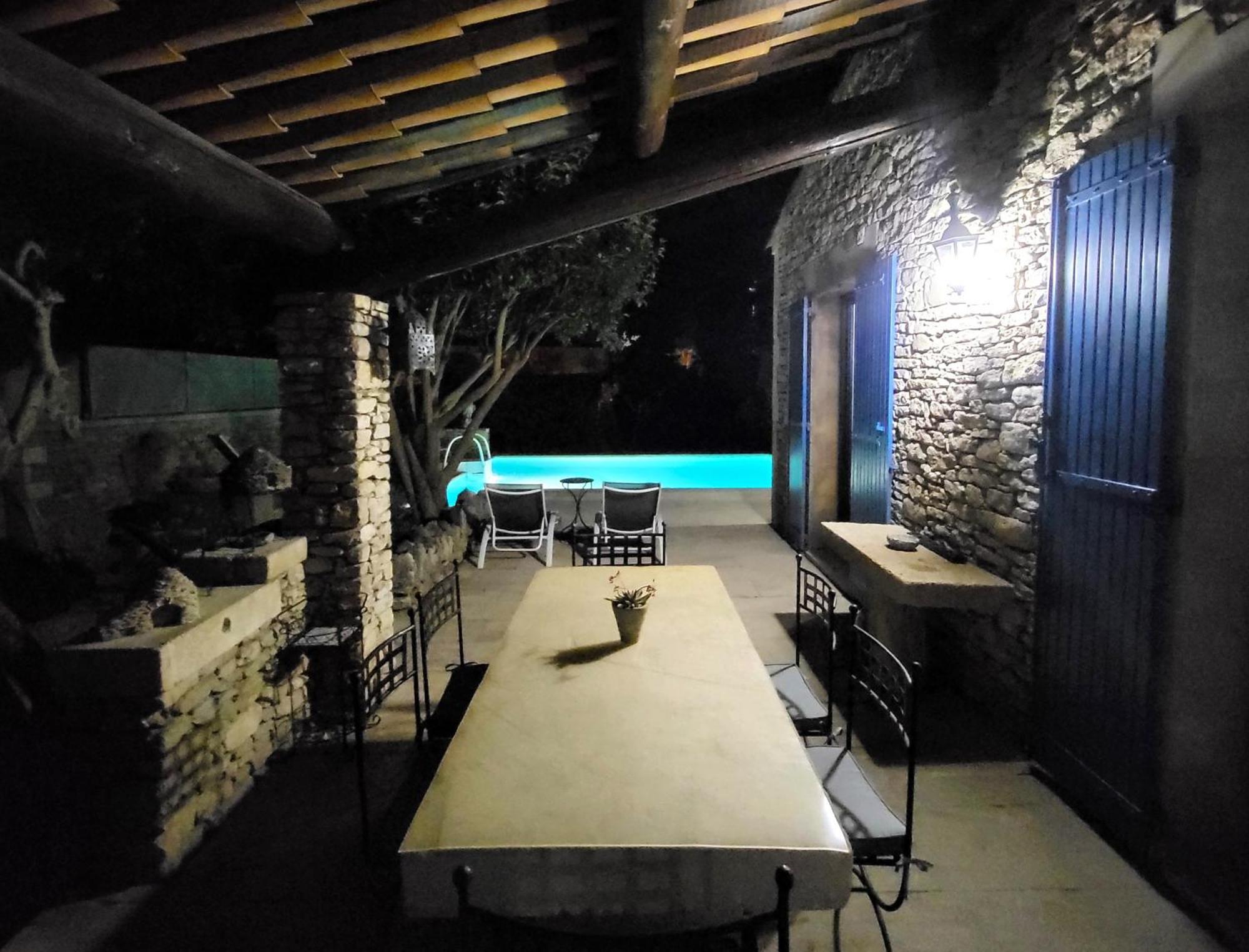 La Massette du Cheval Blanc Villa de caractère en pierre sèche LʼIsle-sur-la-Sorgue Esterno foto