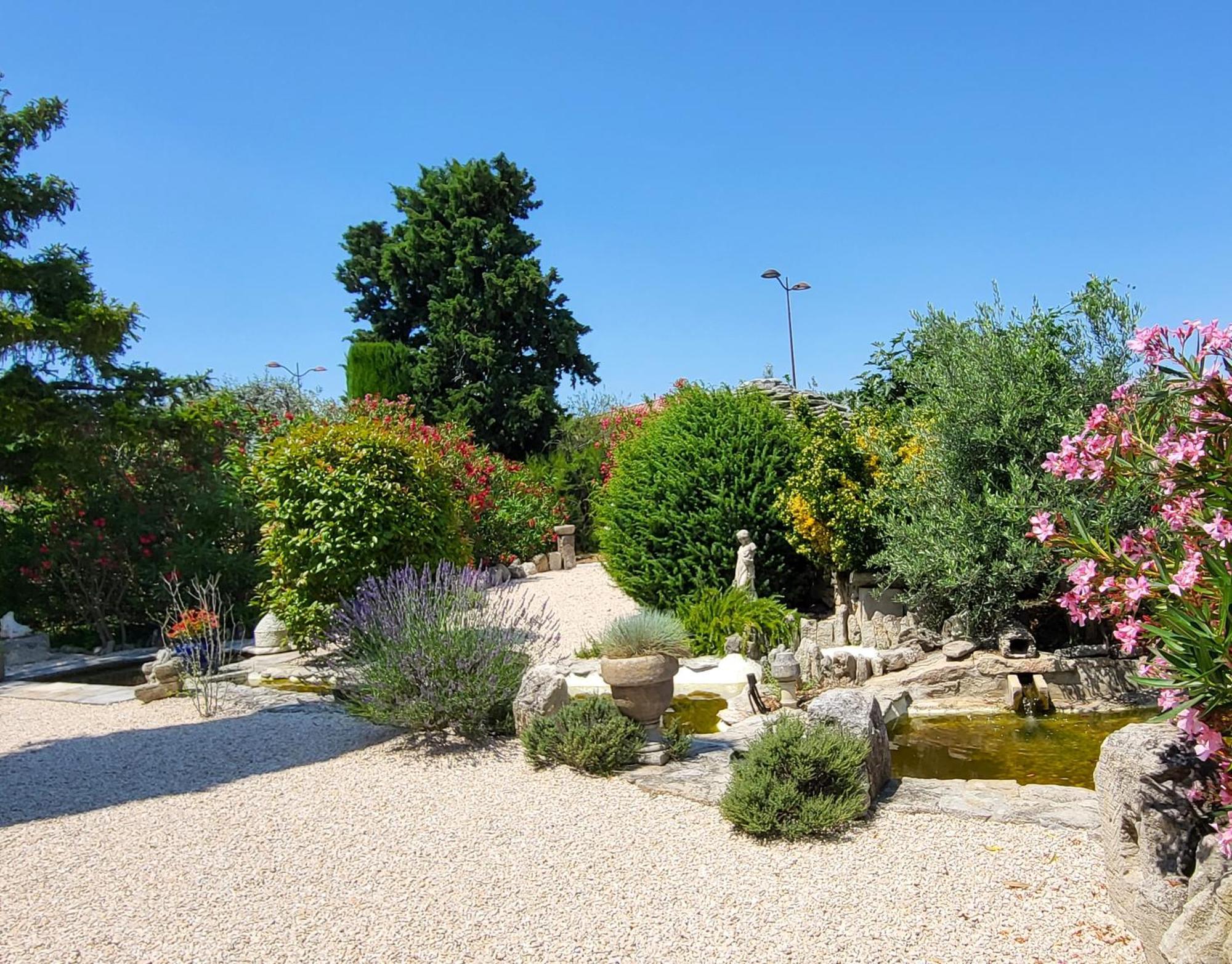 La Massette du Cheval Blanc Villa de caractère en pierre sèche LʼIsle-sur-la-Sorgue Esterno foto